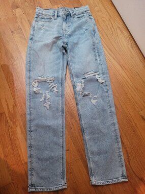 Size 000 Women's American Eagle Straight Leg Stretch Denim Ripped Jeans
